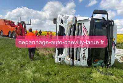 Semi-remorque renversé